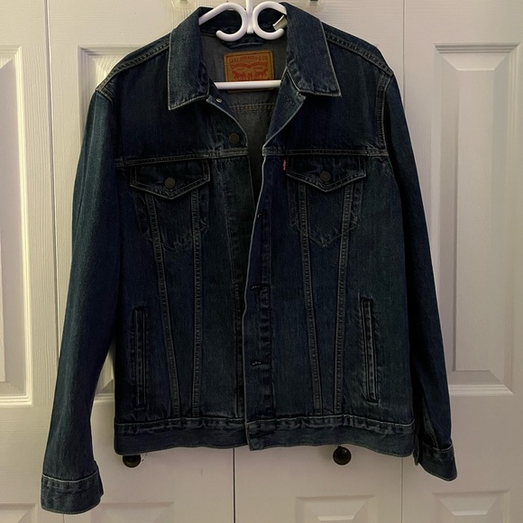 Mens Levi’s dark wash jean jacket worn once!! - Picture 1 of 3
